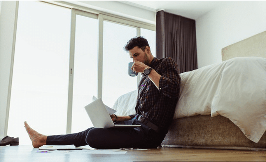 Persona disfrutando del coliving